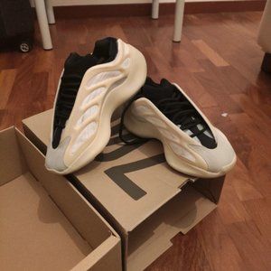 Yeezy 700 v3